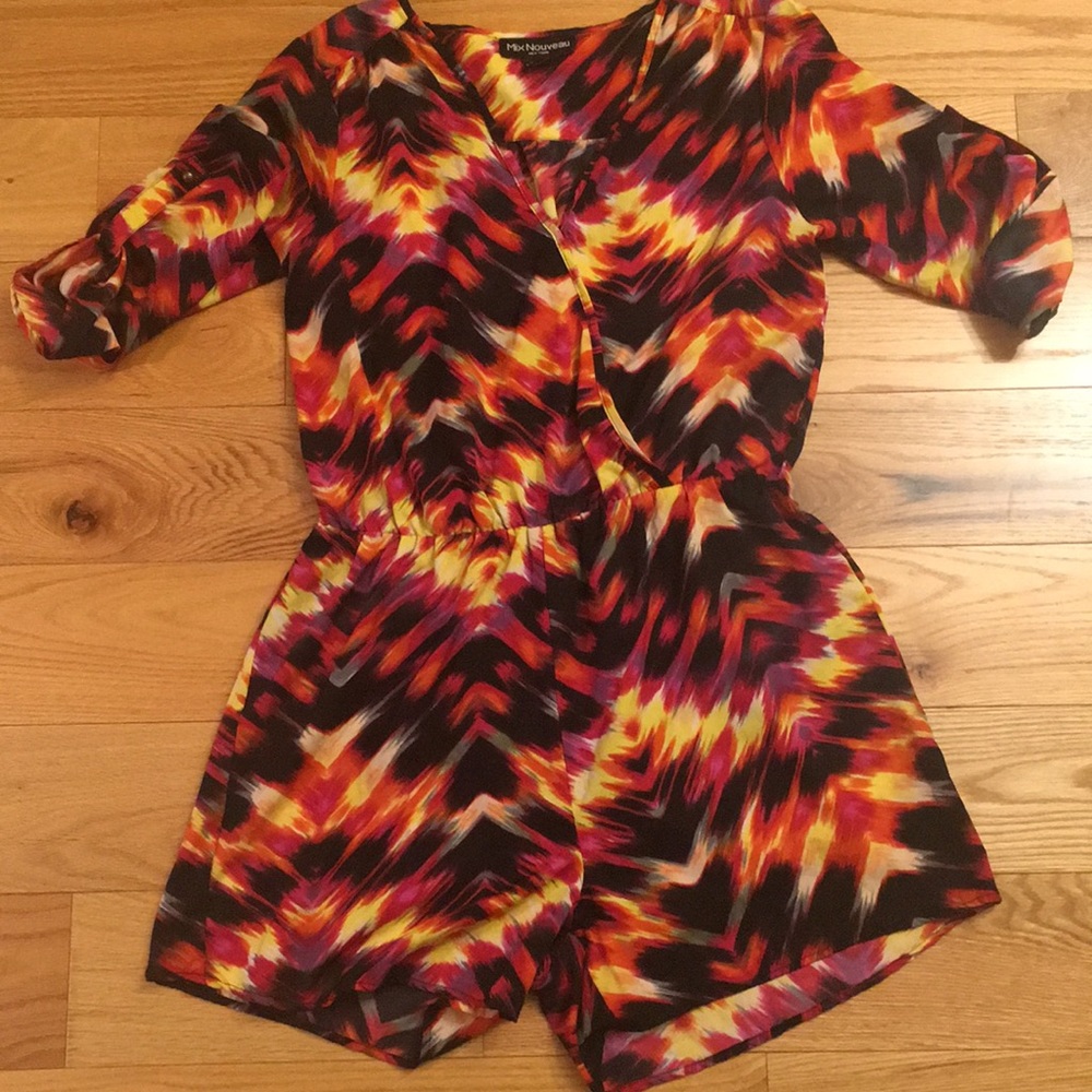 Shorts Jumpsuit/Romper Large
Mix Nouveau FLAW V-Neck Elastic Waist